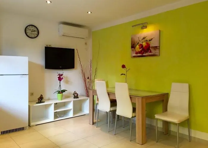 Apartment Zavalatica 184c *